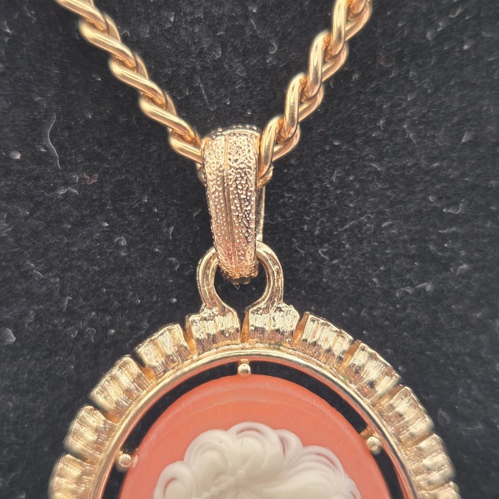 VTG Gold Tone Spinner Cameo Fleur De Lis Pendant Necklace - Picture 3 of 7
